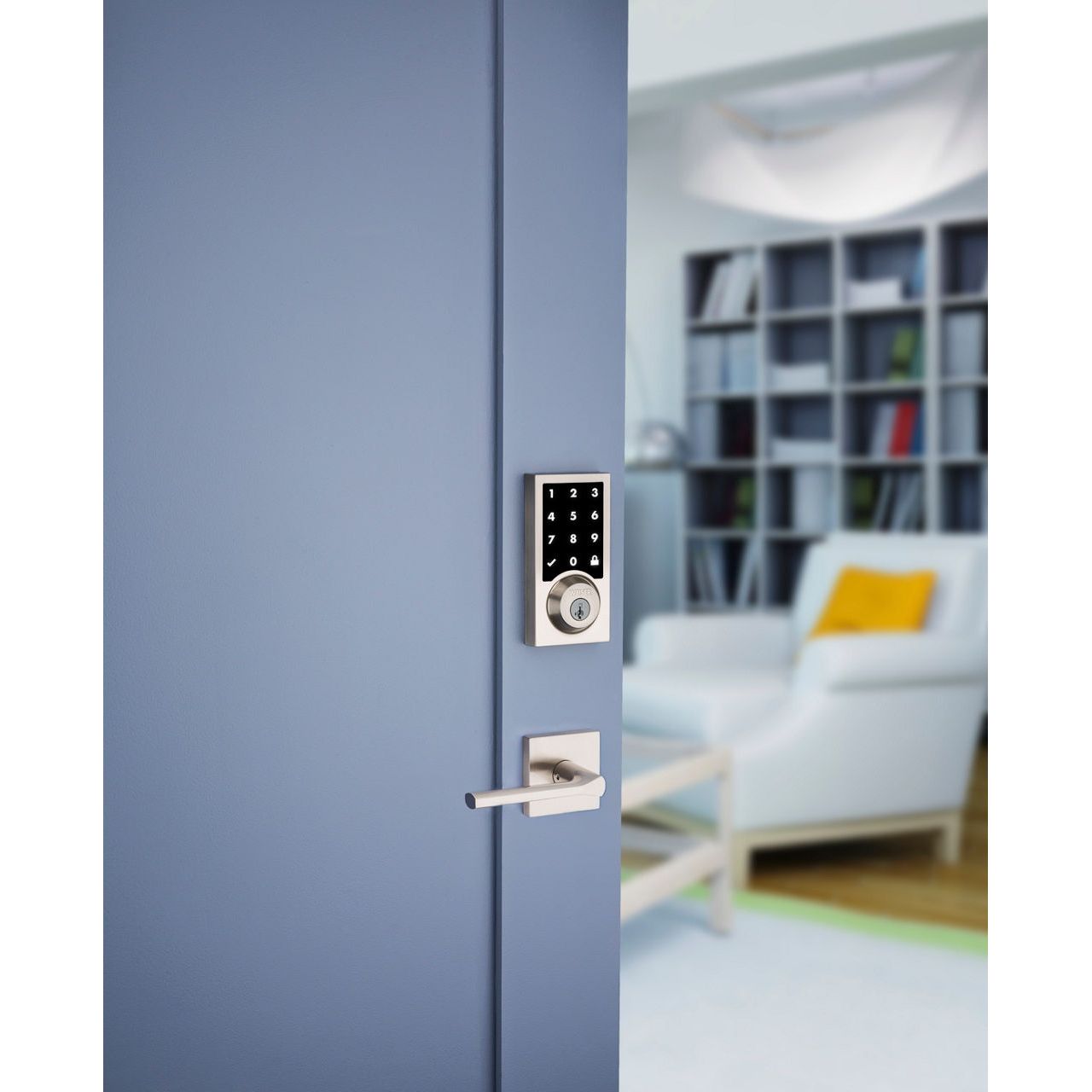 Serrure intelligente à pêne dormant à écran tactile contemporain Weiser Zwave Plus, nickel satiné